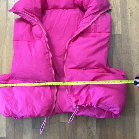 *last chance* Amazon | Women’s cropped, puffer, hot pink vest - Picture 15 of 16